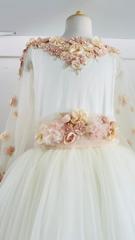 Vestido de Primera Comunión “Yassel” – Tul bordado con flores rosas, Manga Larga