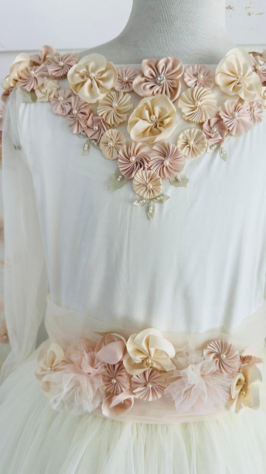 Vestido de Primera Comunión “Yassel” – Tul bordado con flores rosas, Manga Larga