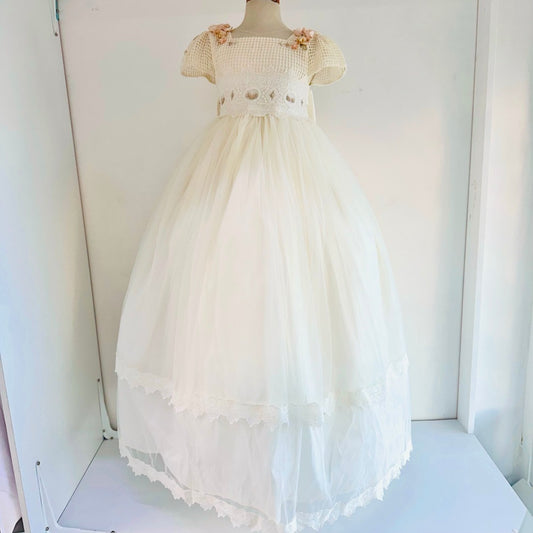 Vestido de Primera Comunión Dulce Esperanza – Batita con Pechera Tejida a Mano