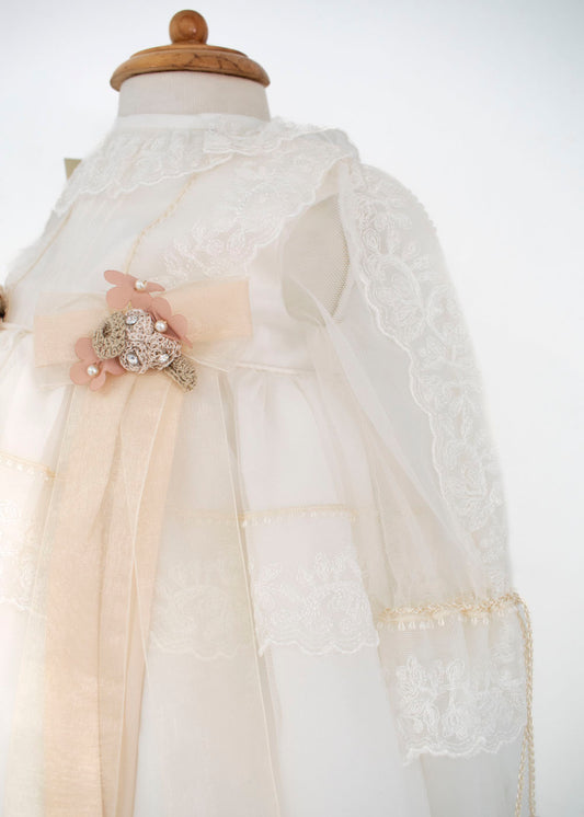 Ropón para Bautizo con encaje y organza, moños y bordado floral. Saba