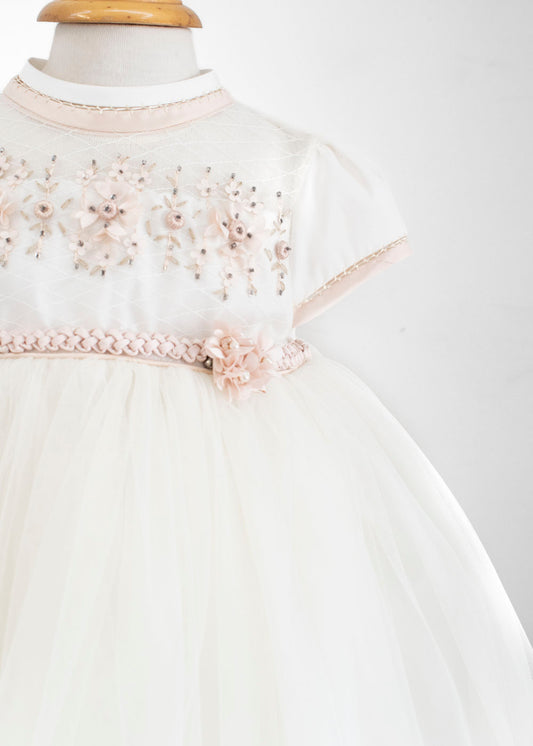 Vestido para bautizo, bordado, con flores y cinta trenzada. Kristen