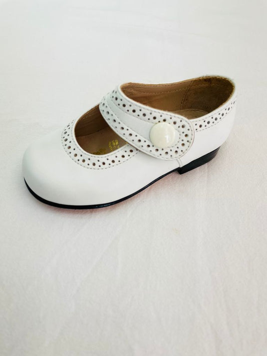 Zapato blanco con broche - Ceremonias Anny