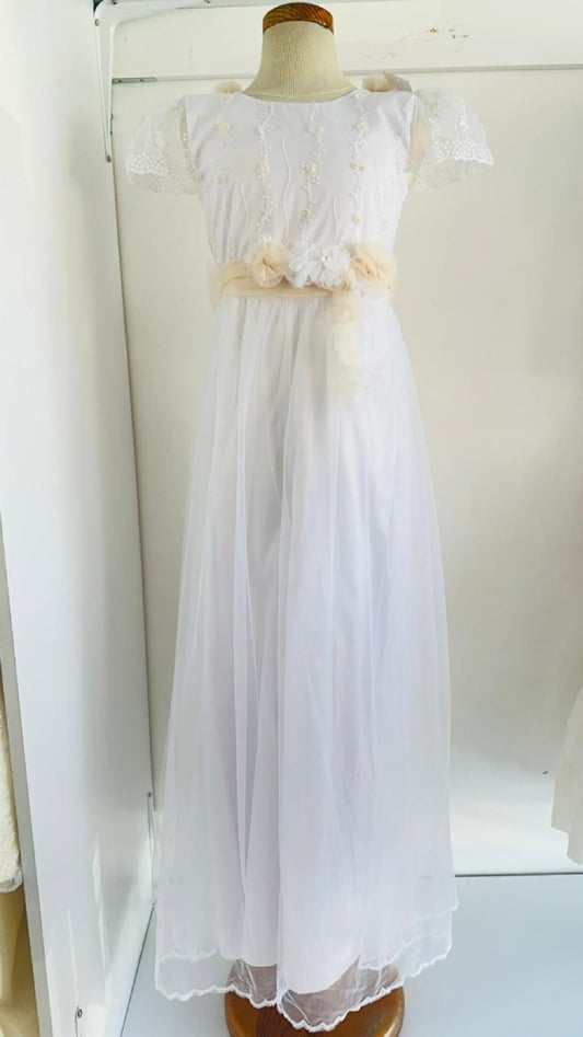 Mono de Primera Comunión “Rosa Mística” – Con Falda de Olanes Desmontable