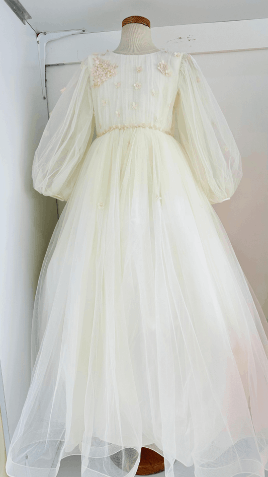 Vestido Primera Comunión "Luz Celestial" – Tul Suave, Corte Princesa y Detalles Delicados
