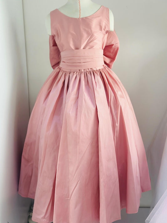 Vestido de Graduación de Kinder “Dulce Encanto” – Elegancia y Comodidad para Niña