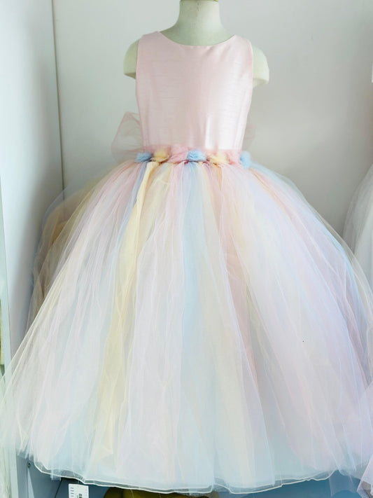 Vestido de Presentación para Niña “Luz de Princesa” – Ideal para Graduación de Kinder