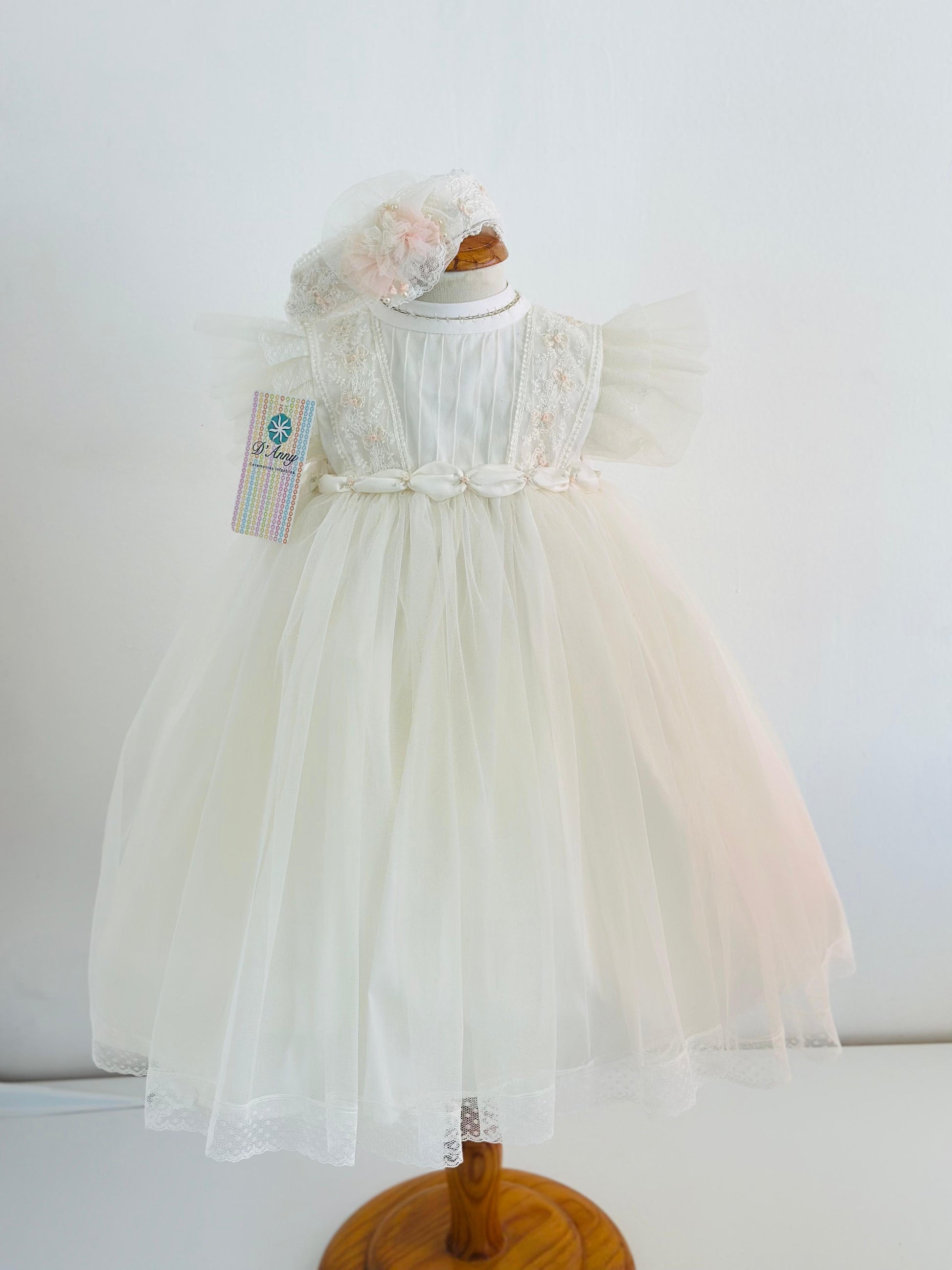 Vestido de bautizo con bordado artesanal - Ceremonias Anny