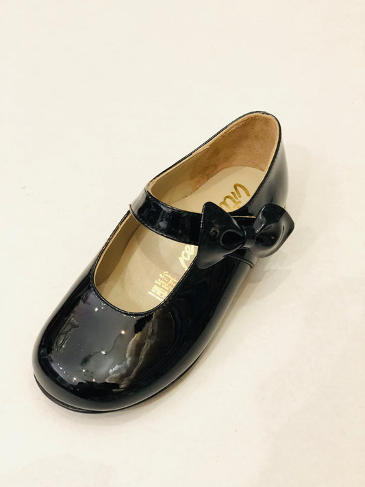 Zapato negro con moño