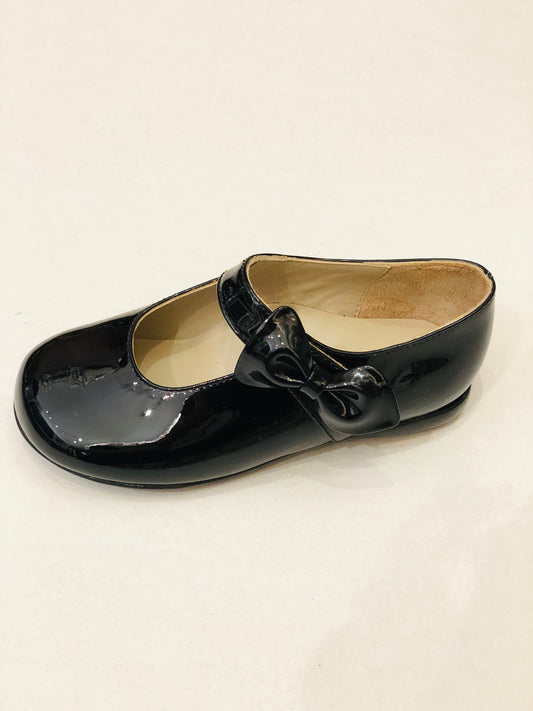 Zapato negro con moño