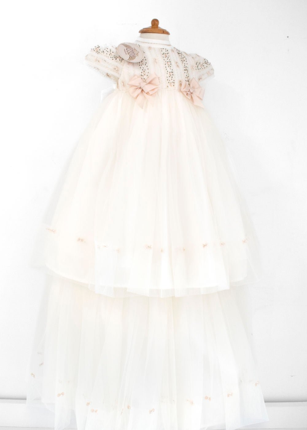Ropon para Bautizo con Tul, Lentejuelas y moños . Aura - Ceremonias Anny