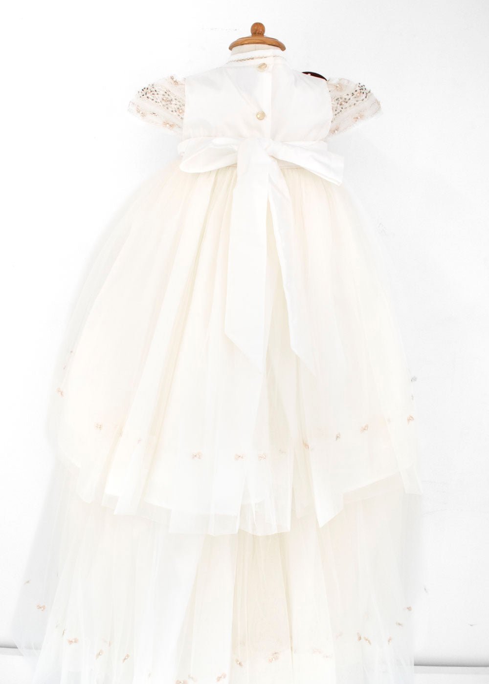 Ropon para Bautizo con Tul, Lentejuelas y moños . Aura - Ceremonias Anny