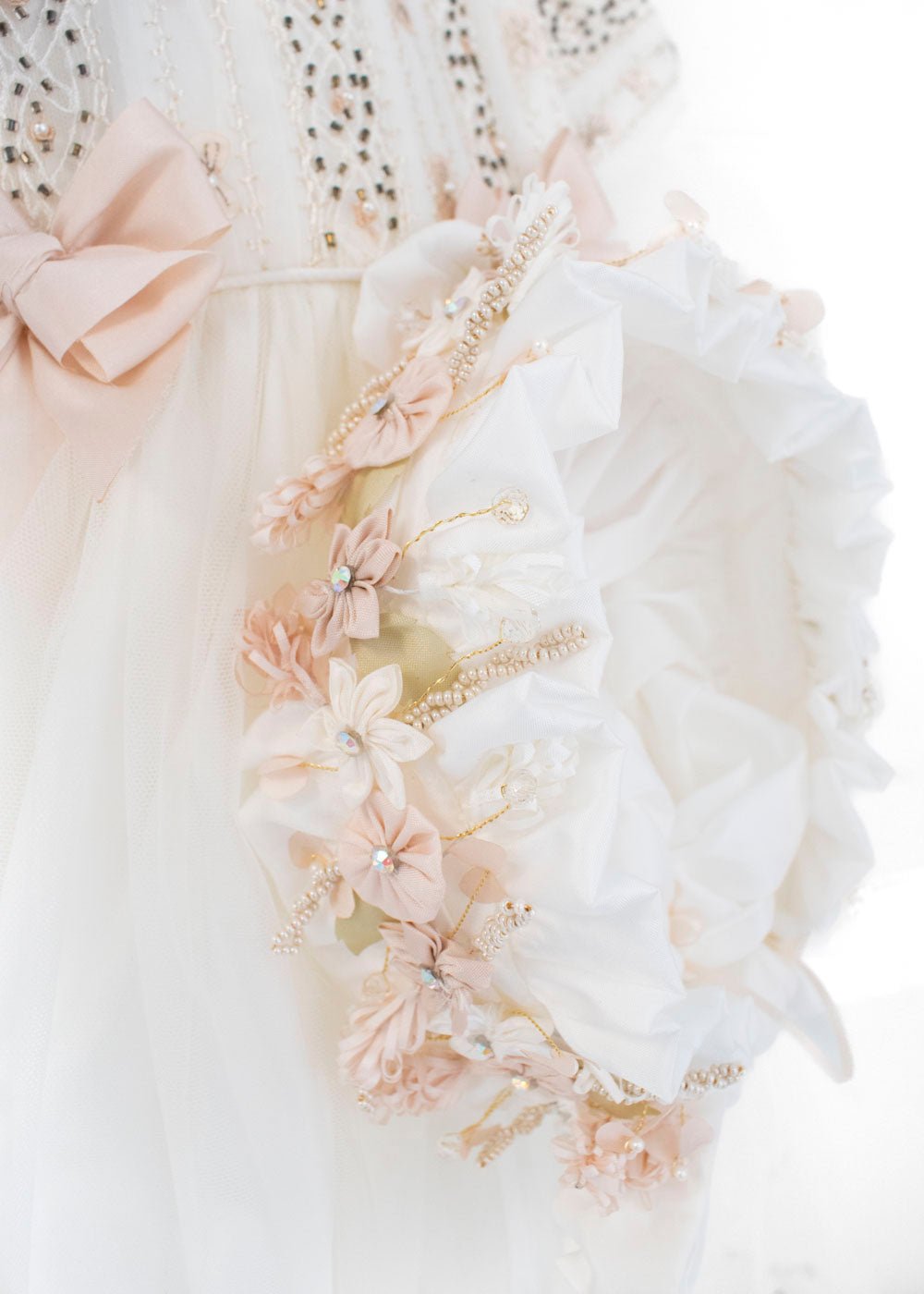 Ropon para Bautizo con Tul, Lentejuelas y moños . Aura - Ceremonias Anny