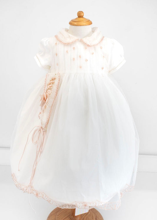 Vestido para bautizo de encaje, tul y diadema a juego con flores y perlas . Mariana - Ceremonias Anny