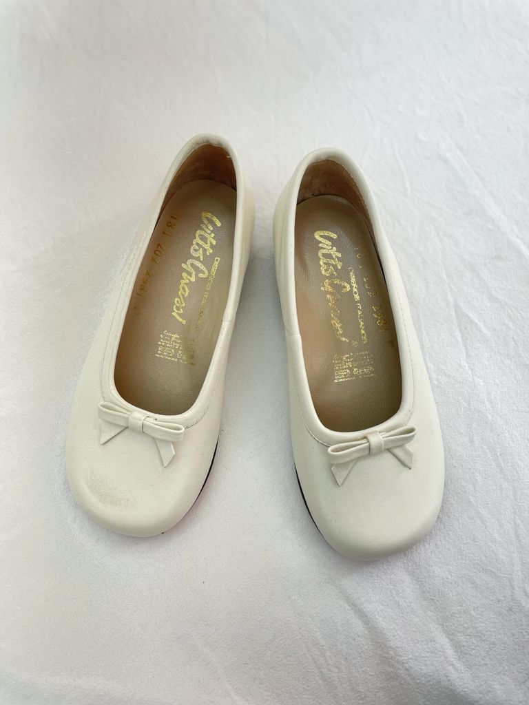 Zapato avena con moñito - Ceremonias Anny