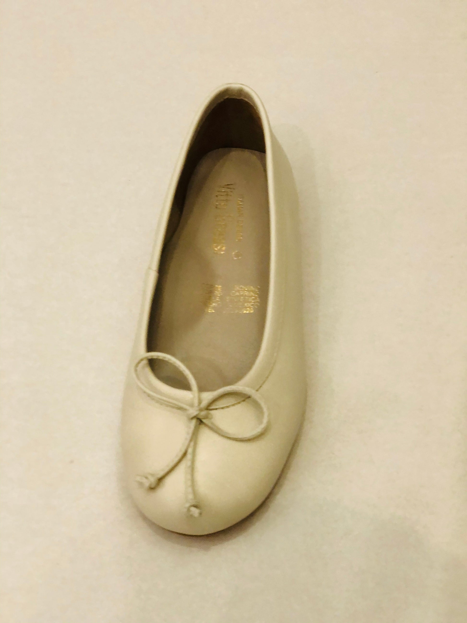 Zapato avena con moño sencillo - Ceremonias Anny