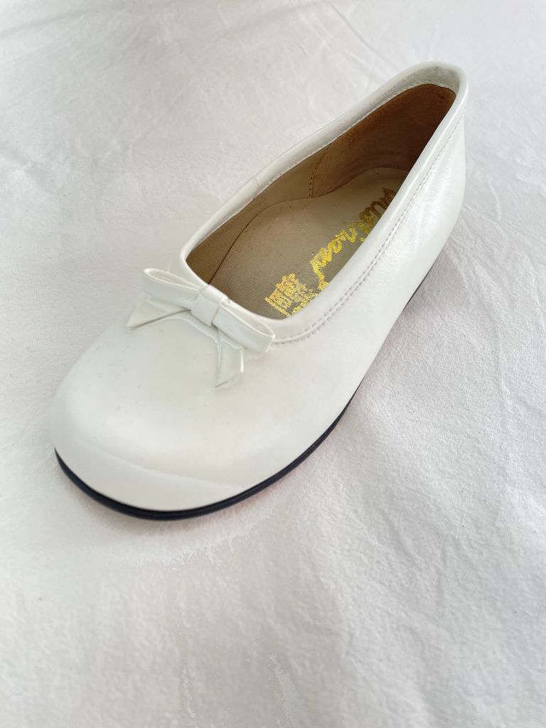 Zapato blanco con moñito - Ceremonias Anny