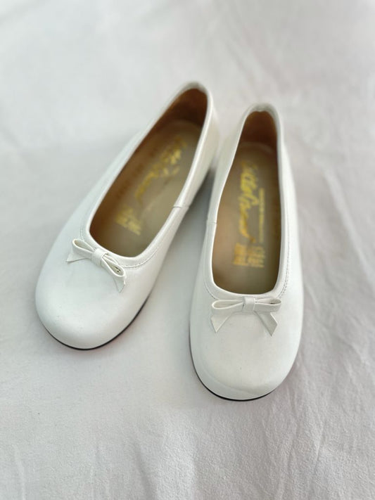 Zapato blanco con moñito - Ceremonias Anny
