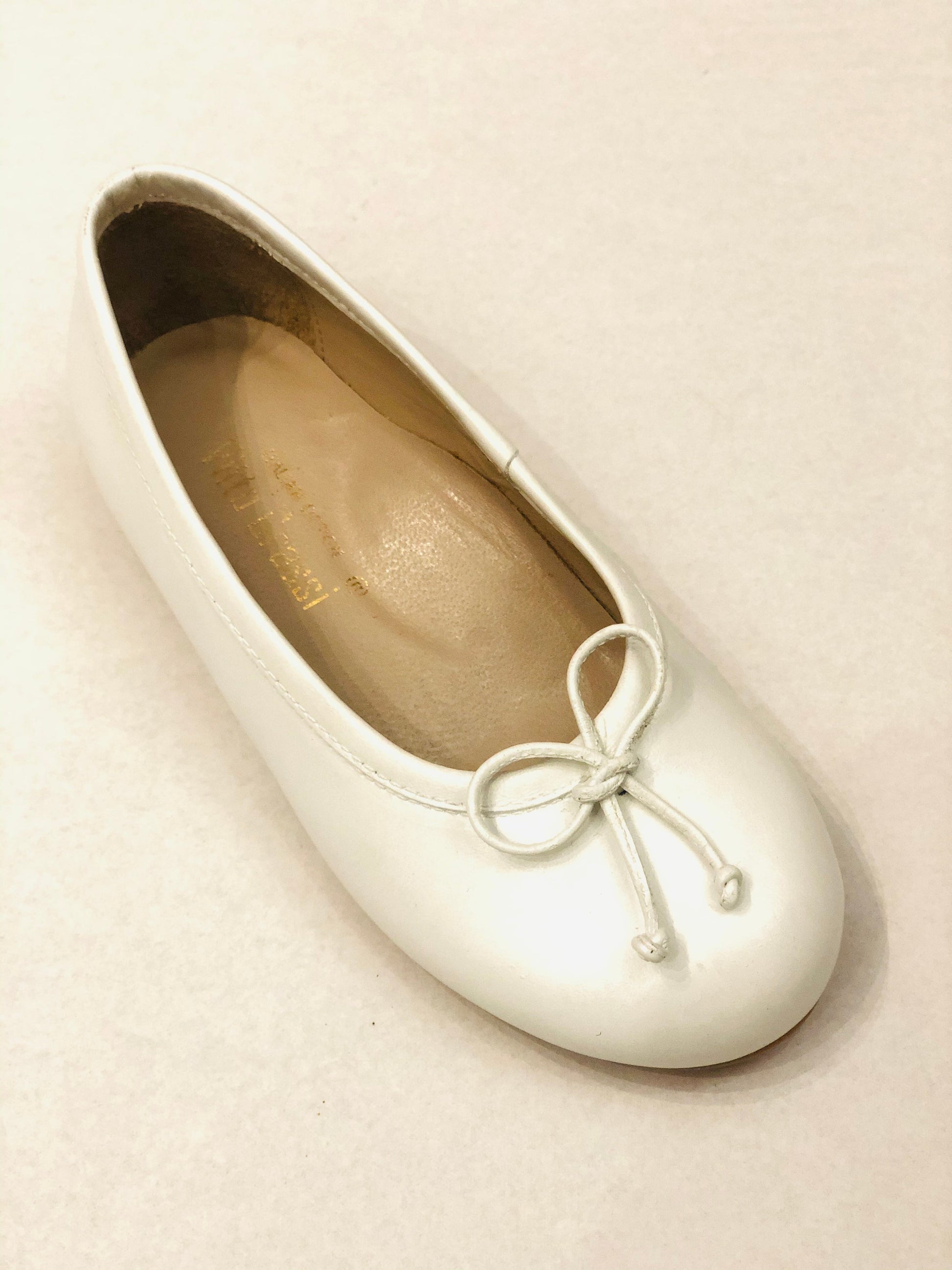 Zapato blanco con moño - Ceremonias Anny