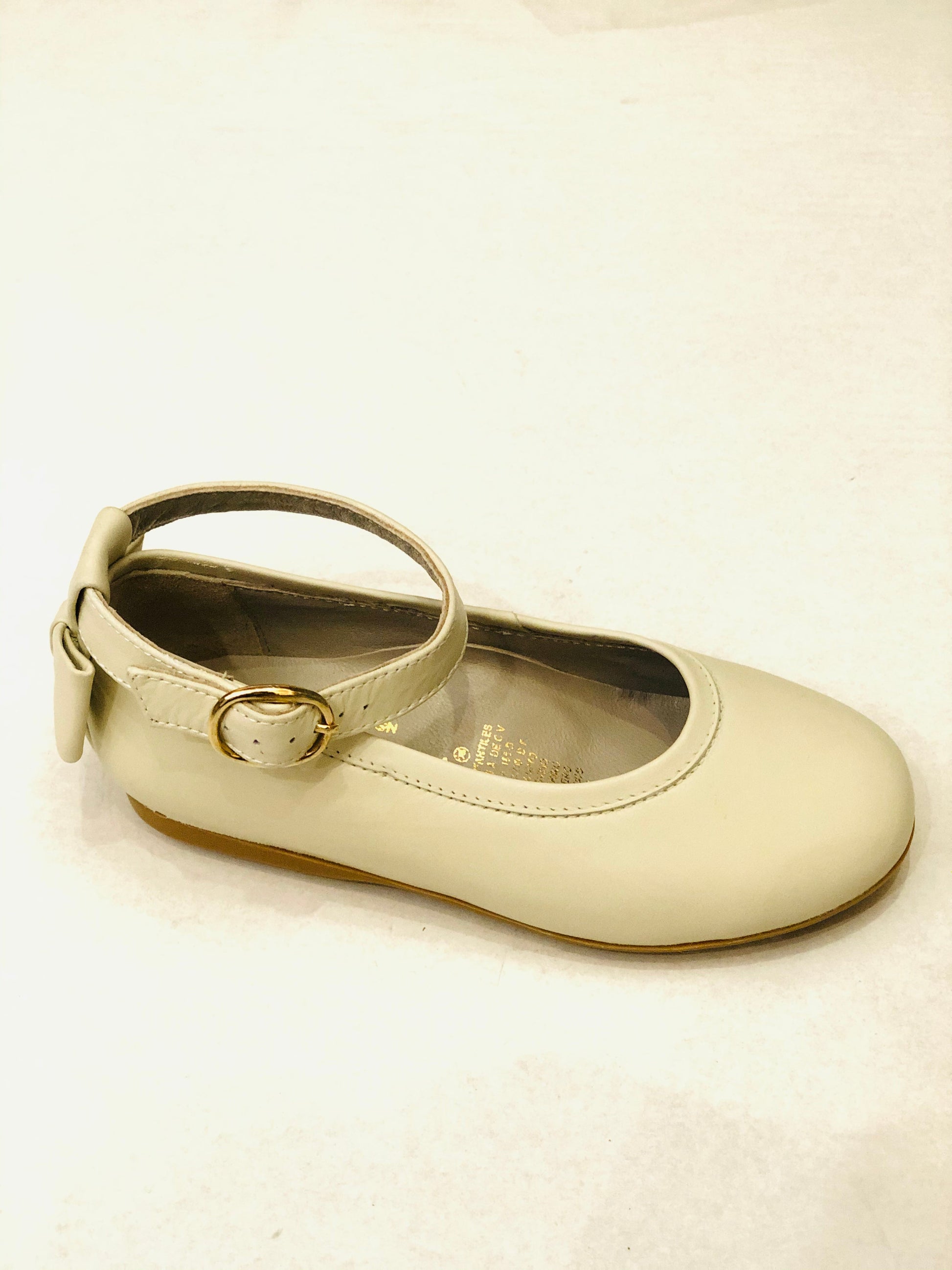 Zapato con moño atras - Ceremonias Anny