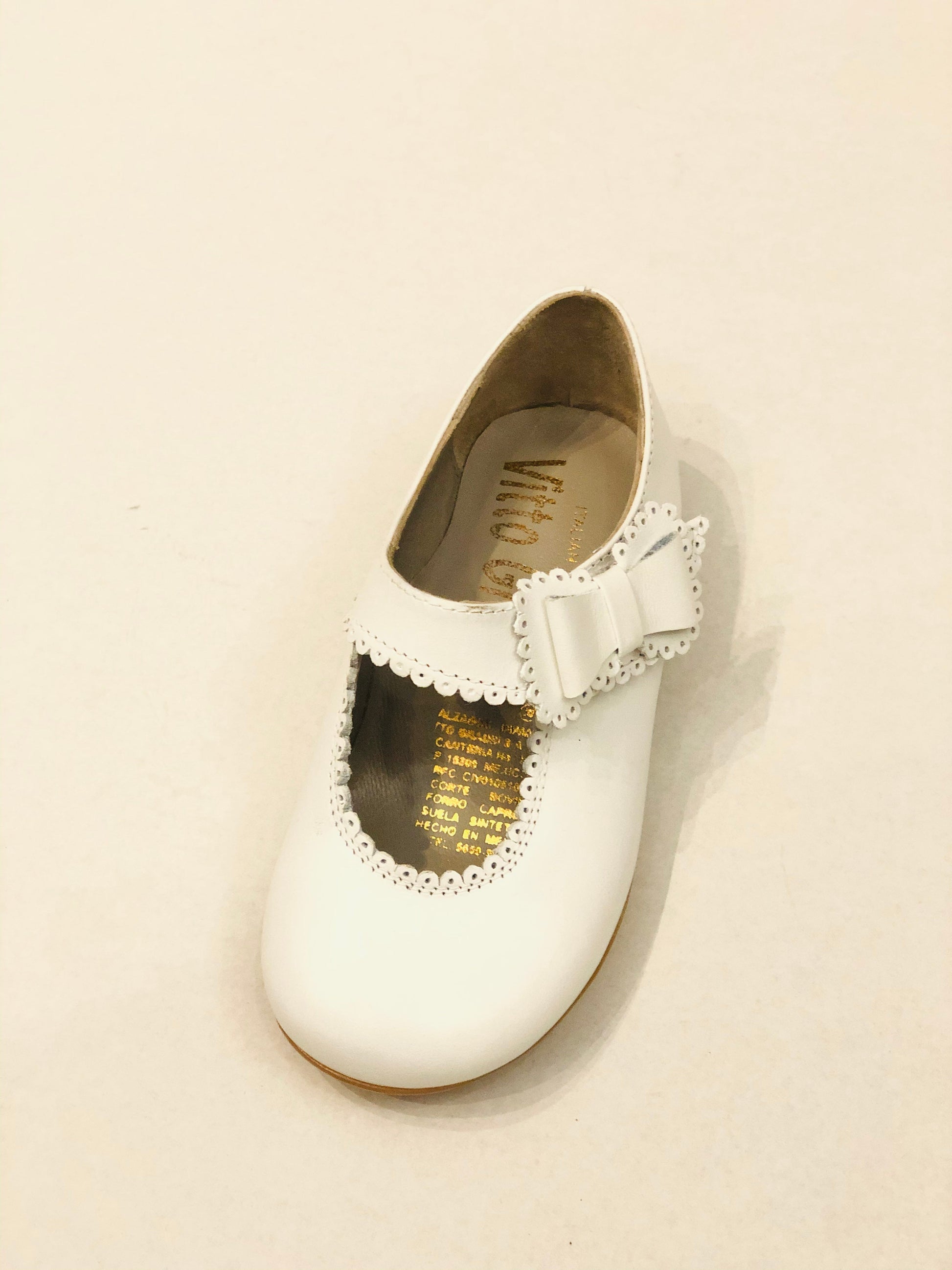 Zapatos con moño de lado en broche. - Ceremonias Anny